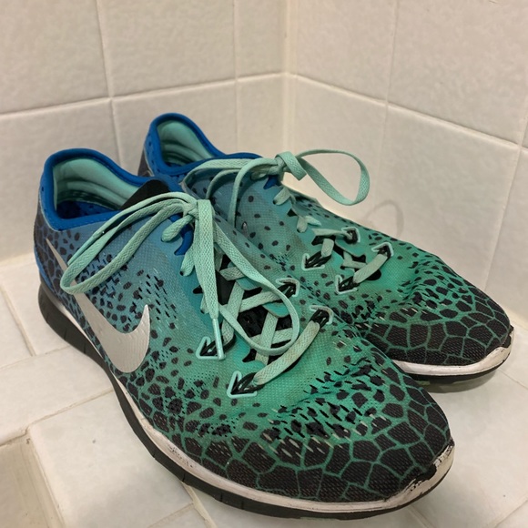 Women’s Nike Free Tennis Shoes size 10 - Picture 1 of 4